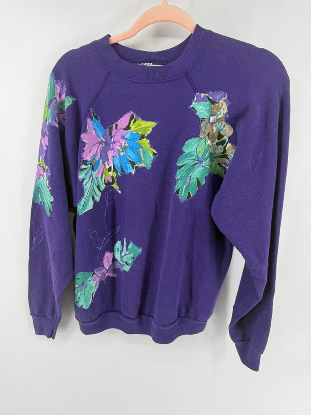 Vintage 90s Grandmacore Purple Floral Applique Crewneck Sweatshirt